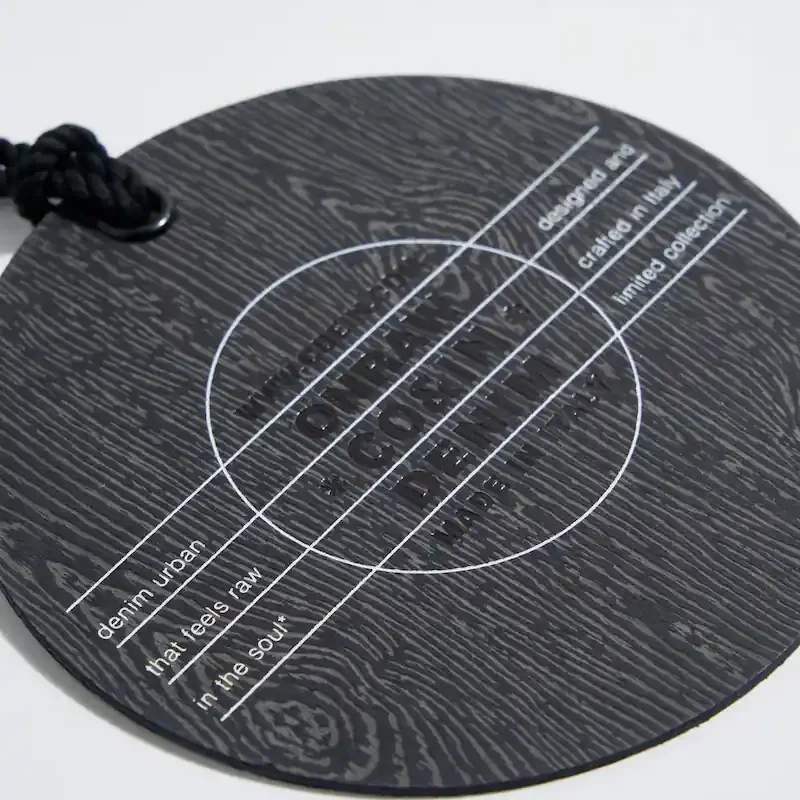 cartellino-effetto-legno-occhielato