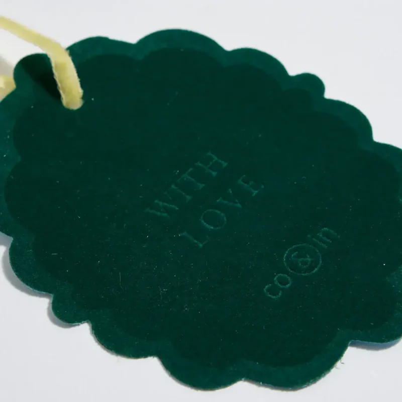 cartellino-floccato-in-bassorilievo