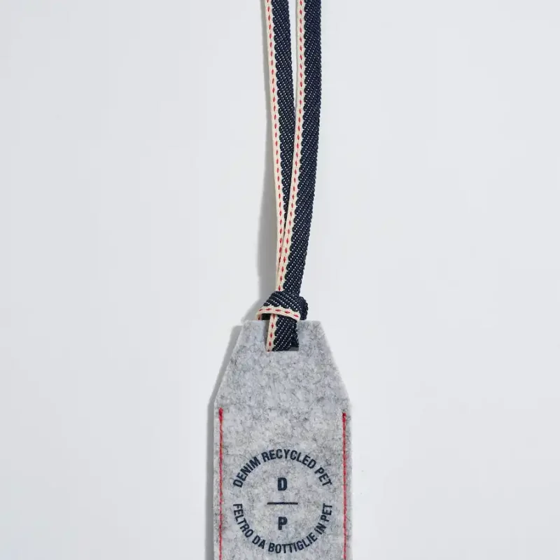 cartellino-in-feltro-derivato-dalle-bottiglie