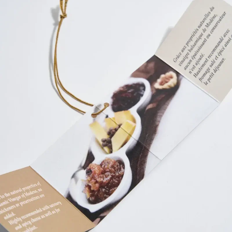 Cartellino pieghevole con nastro in bronzo