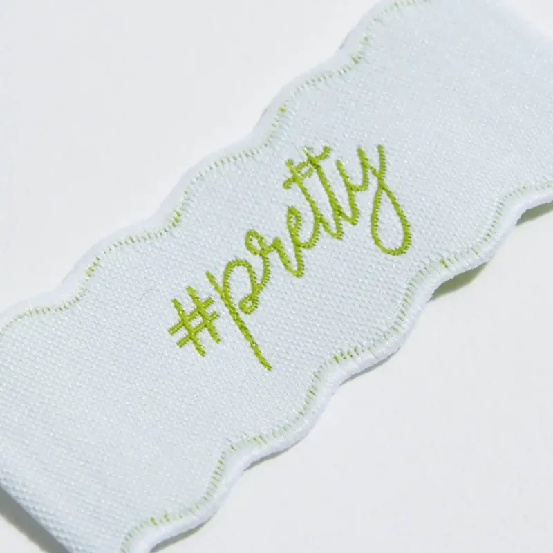 Etichetta con cimose ondulate