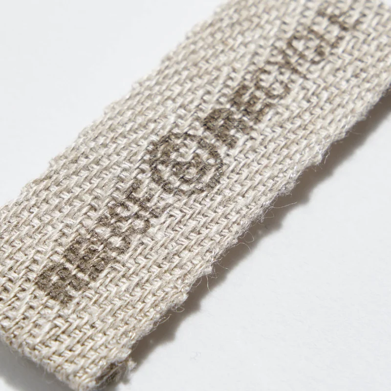 etichetta-fatta-con-matriali-riciclati