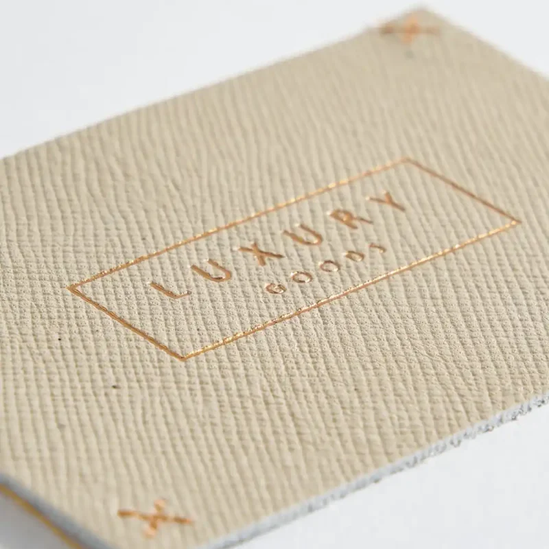 Etichetta fustellata e stampata con oro a caldo