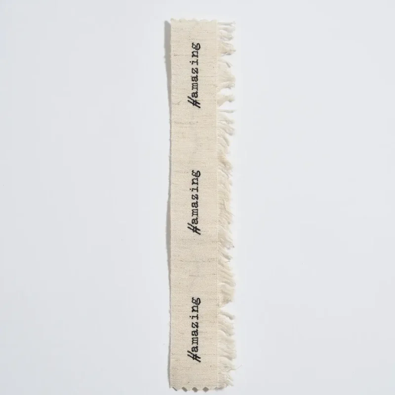 etichetta-realizzata-a-navetta-in-legno