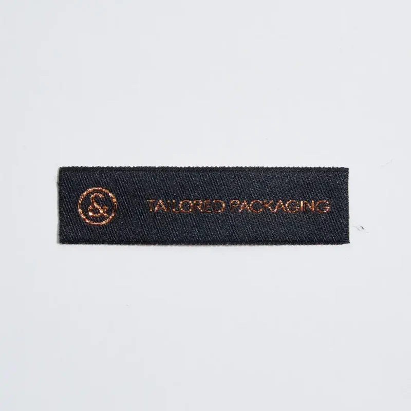 etichetta-tessuta-con-broccato-in-lamè-rame