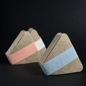 Packaging Hempack realizzato con canapa, un materiale ecologico e resistente per un design sofisticato.