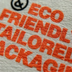 Inchiostro solvente opaco per stampa su materiali resistenti, con finitura durevole e resistente.