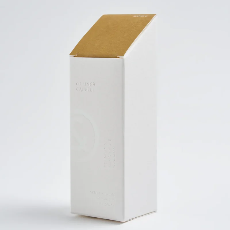 Scatola bianca con dettaglio giallo sopra